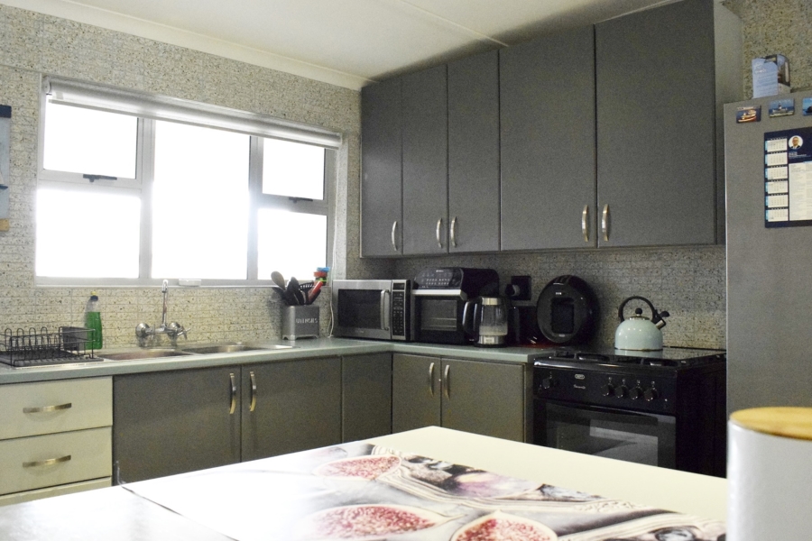 5 Bedroom Property for Sale in Struisbaai Western Cape